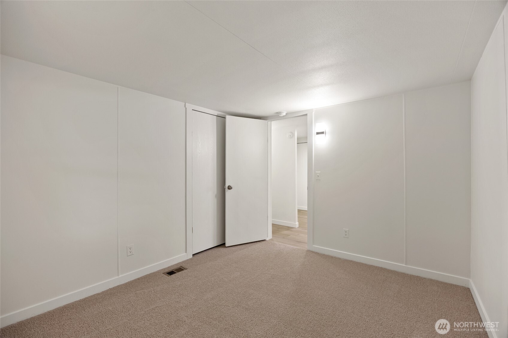 8780 NE Lybbert Drive , Moses Lake, WA 98837