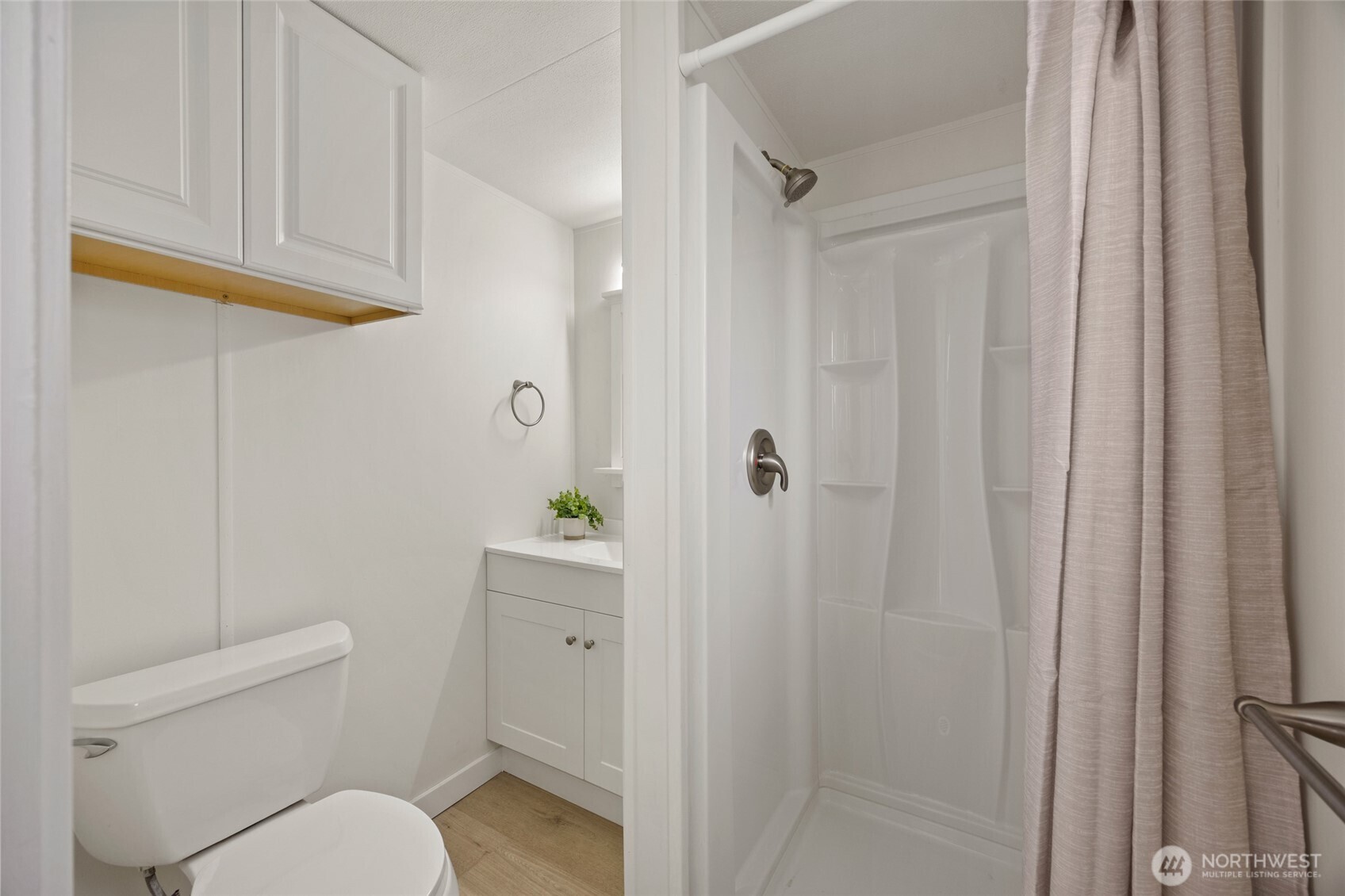 8780 NE Lybbert Drive , Moses Lake, WA 98837