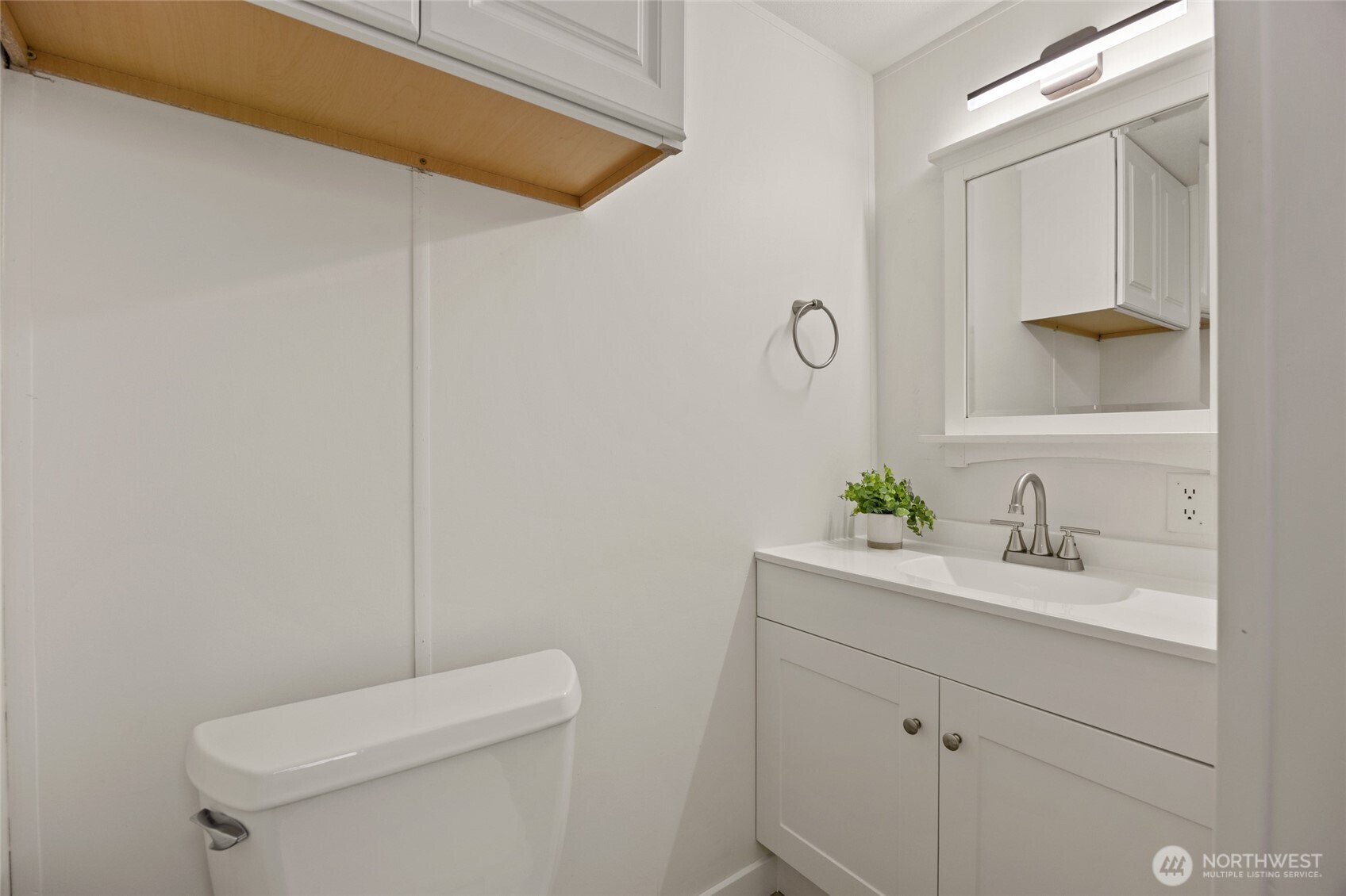 8780 NE Lybbert Drive , Moses Lake, WA 98837