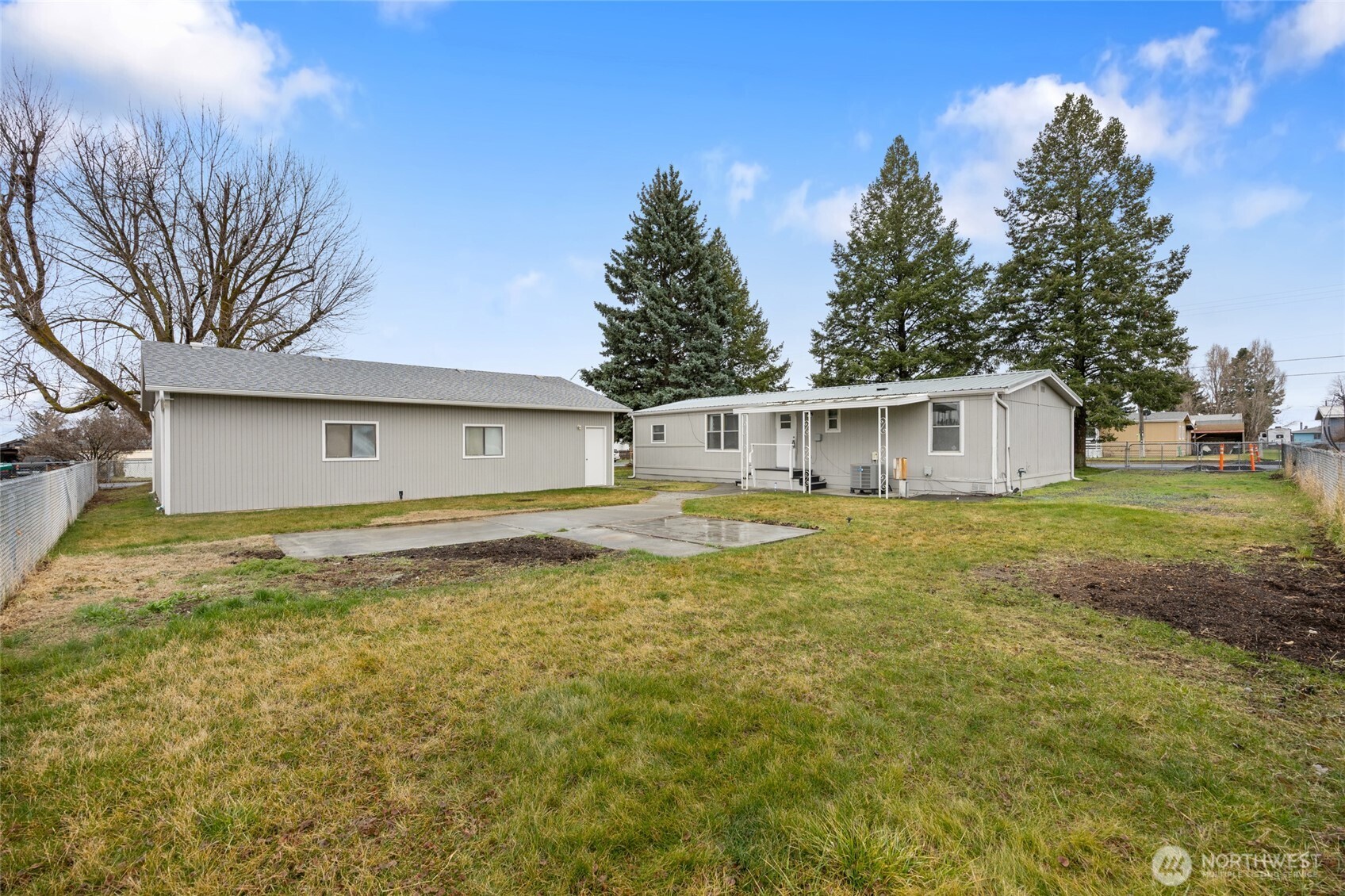 8780 NE Lybbert Drive , Moses Lake, WA 98837