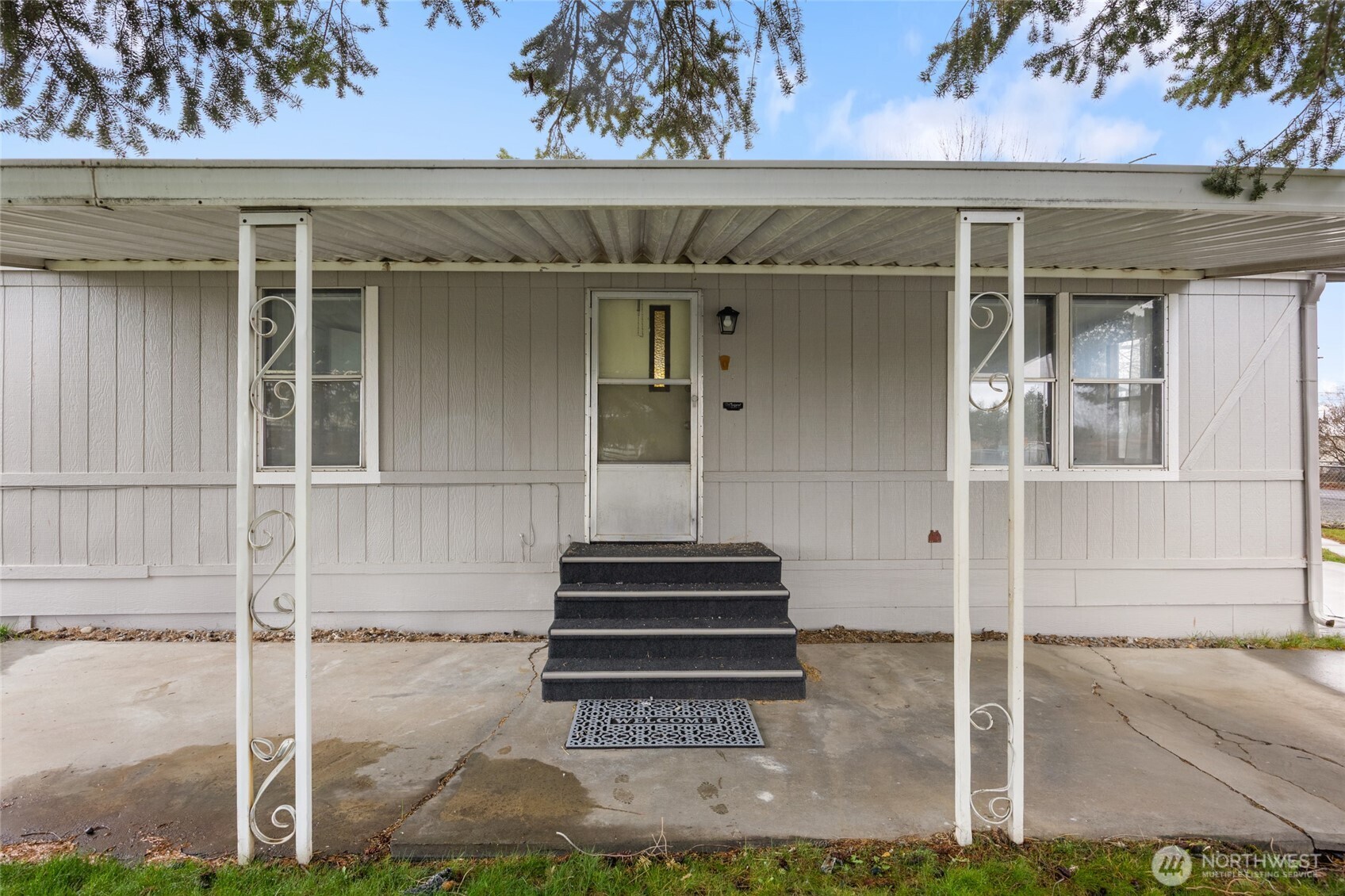 8780 NE Lybbert Drive , Moses Lake, WA 98837