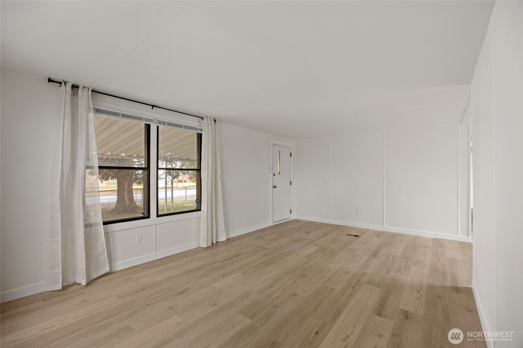 8780 NE Lybbert Drive , Moses Lake, WA 98837