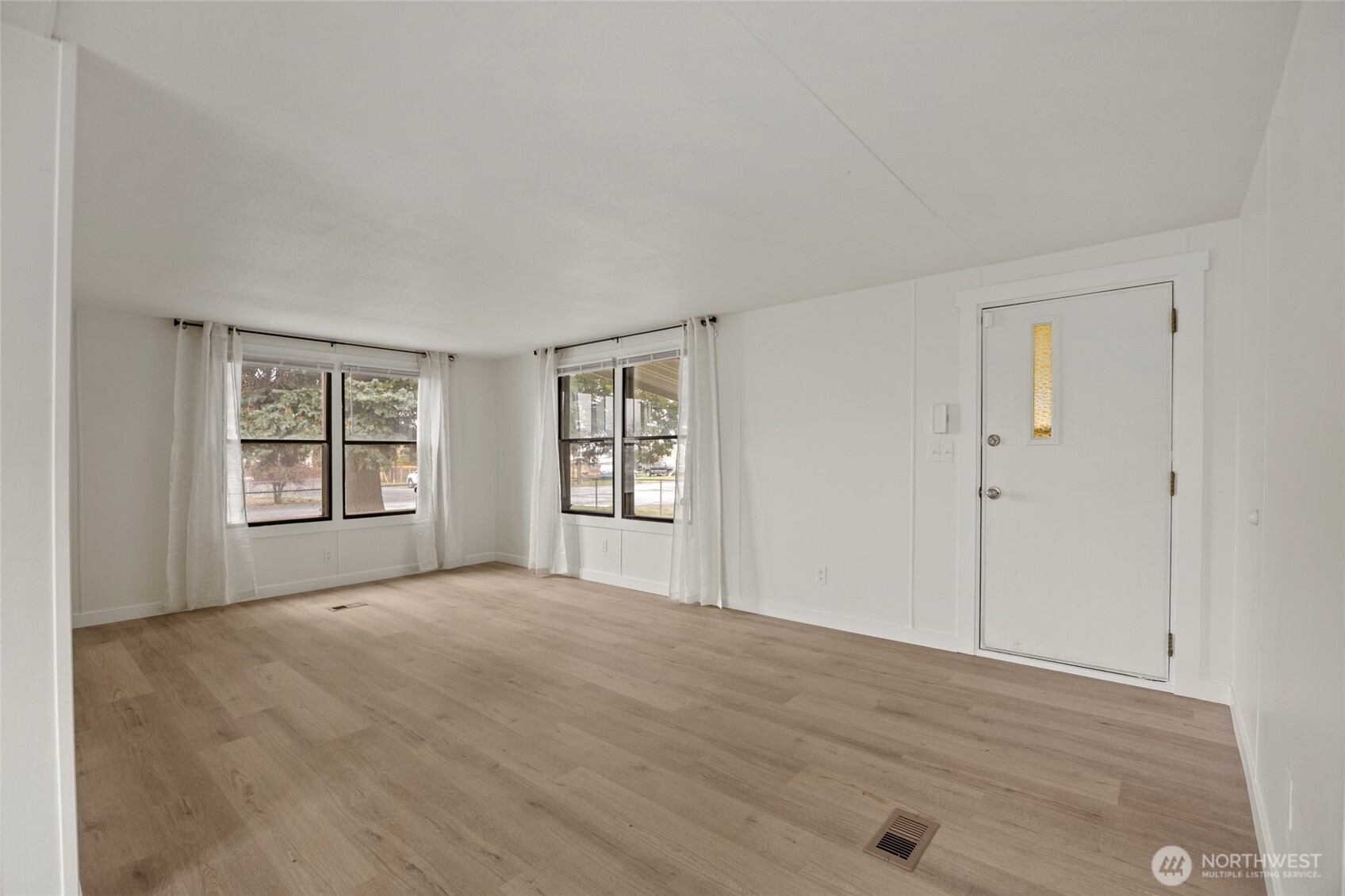 8780 NE Lybbert Drive , Moses Lake, WA 98837