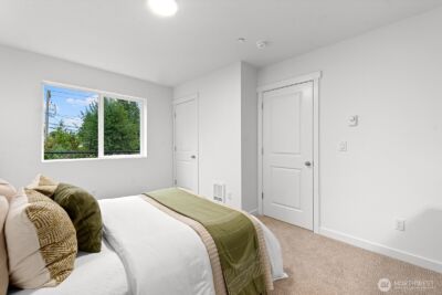 1403 SW 111th Lane , Seattle, WA 98146 - Photo 5