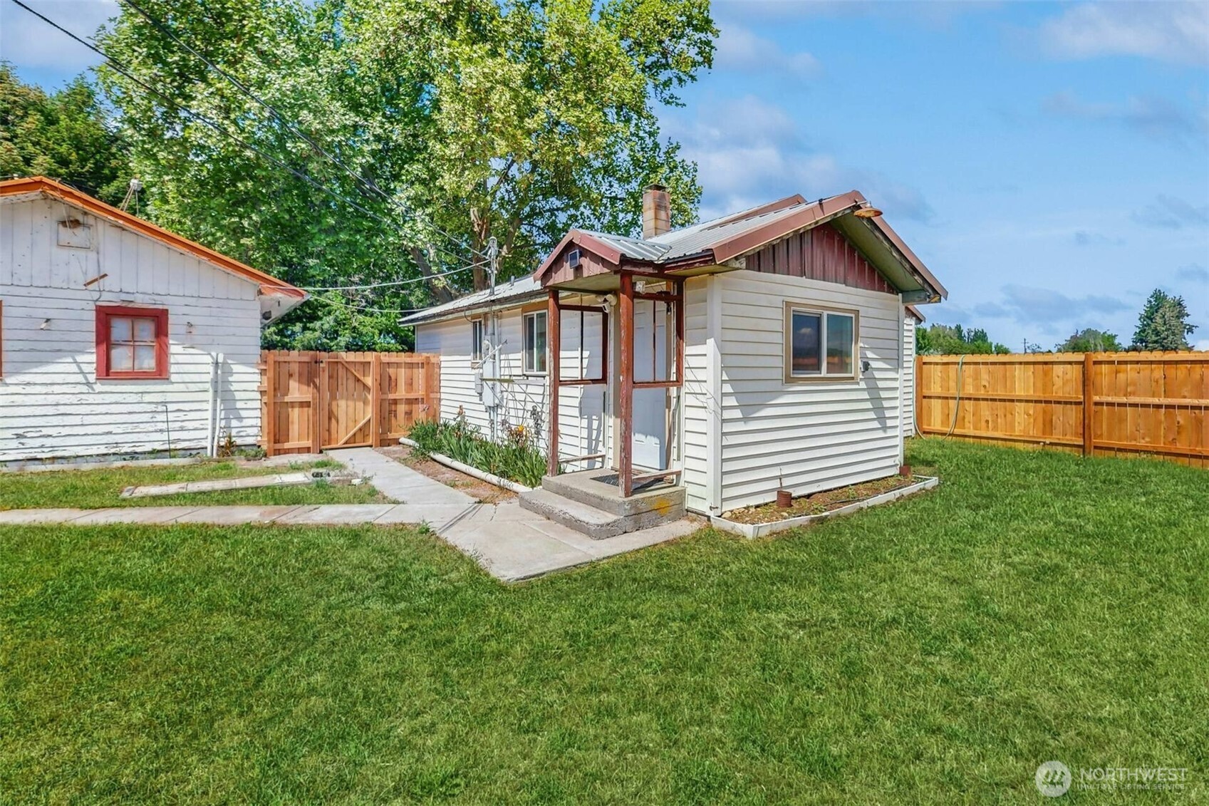 320 S Central Street , Brewster, WA 98812