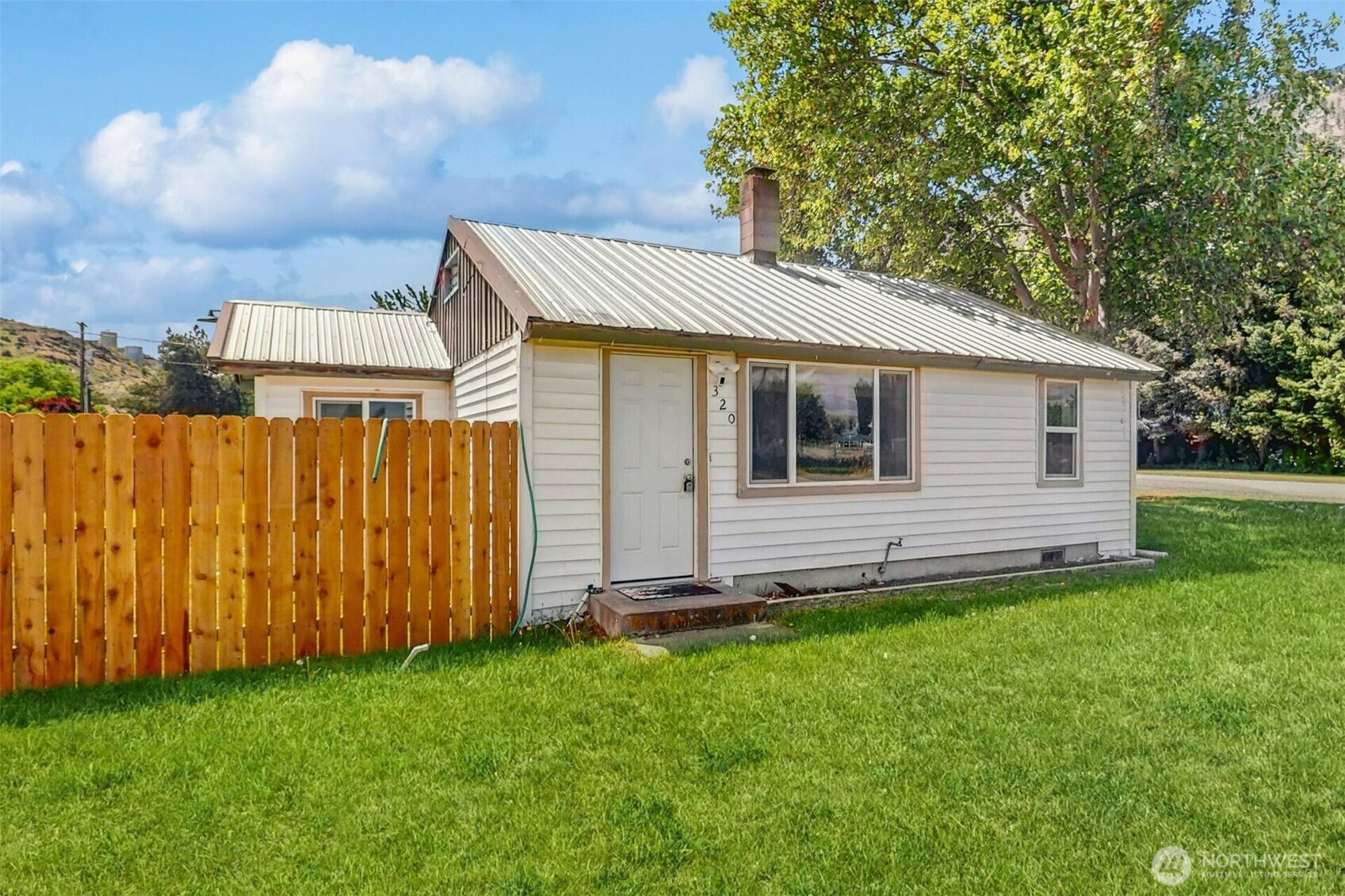 320 S Central Street , Brewster, WA 98812