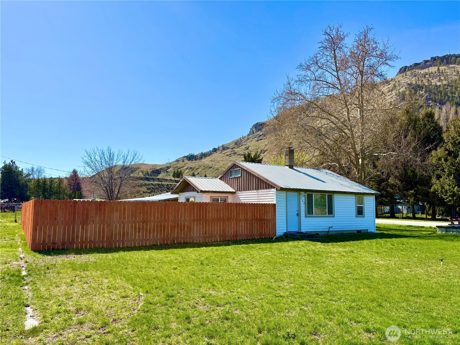 320 S Central Street , Brewster, WA 98812