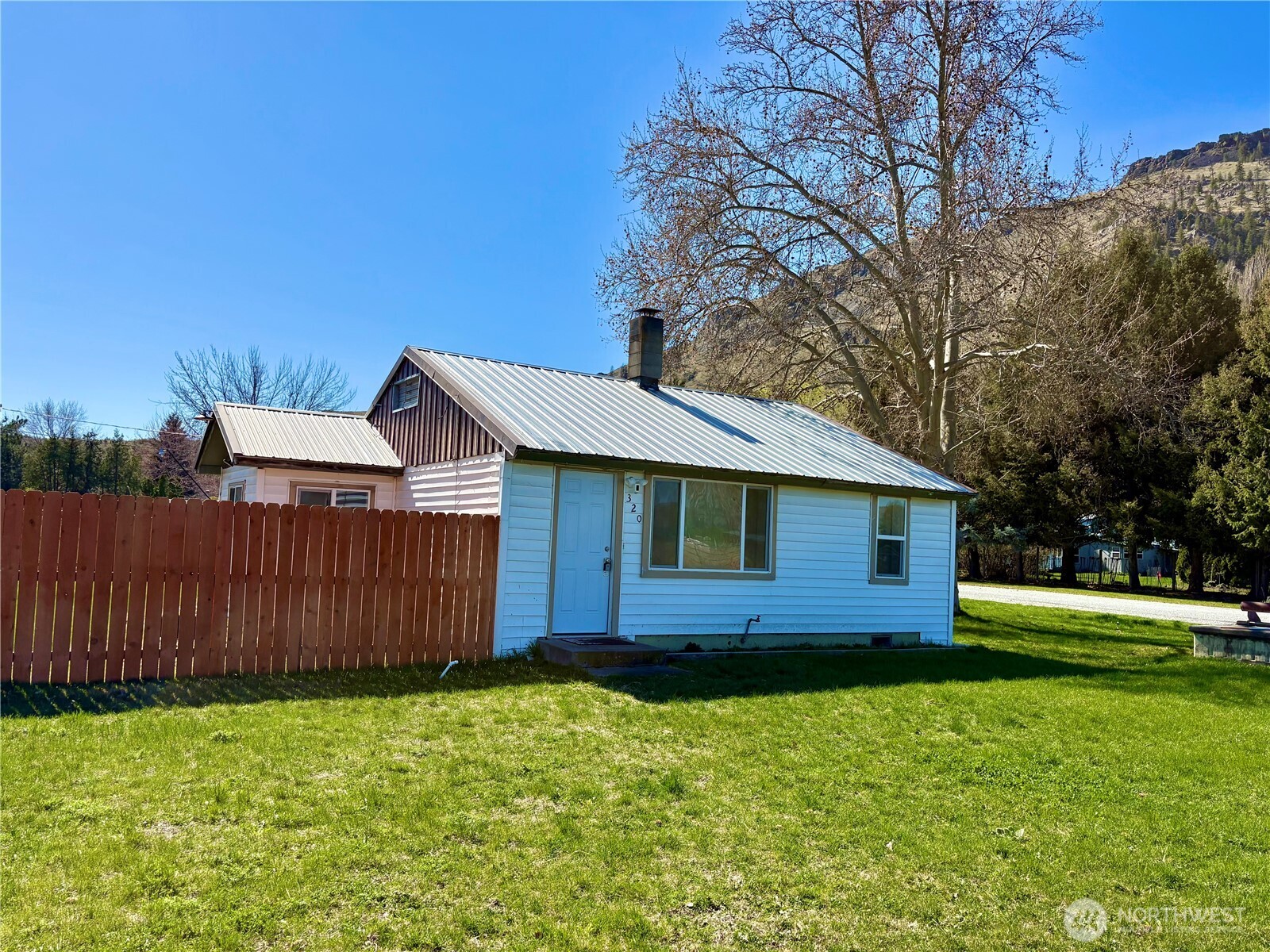 320 S Central Street , Brewster, WA 98812