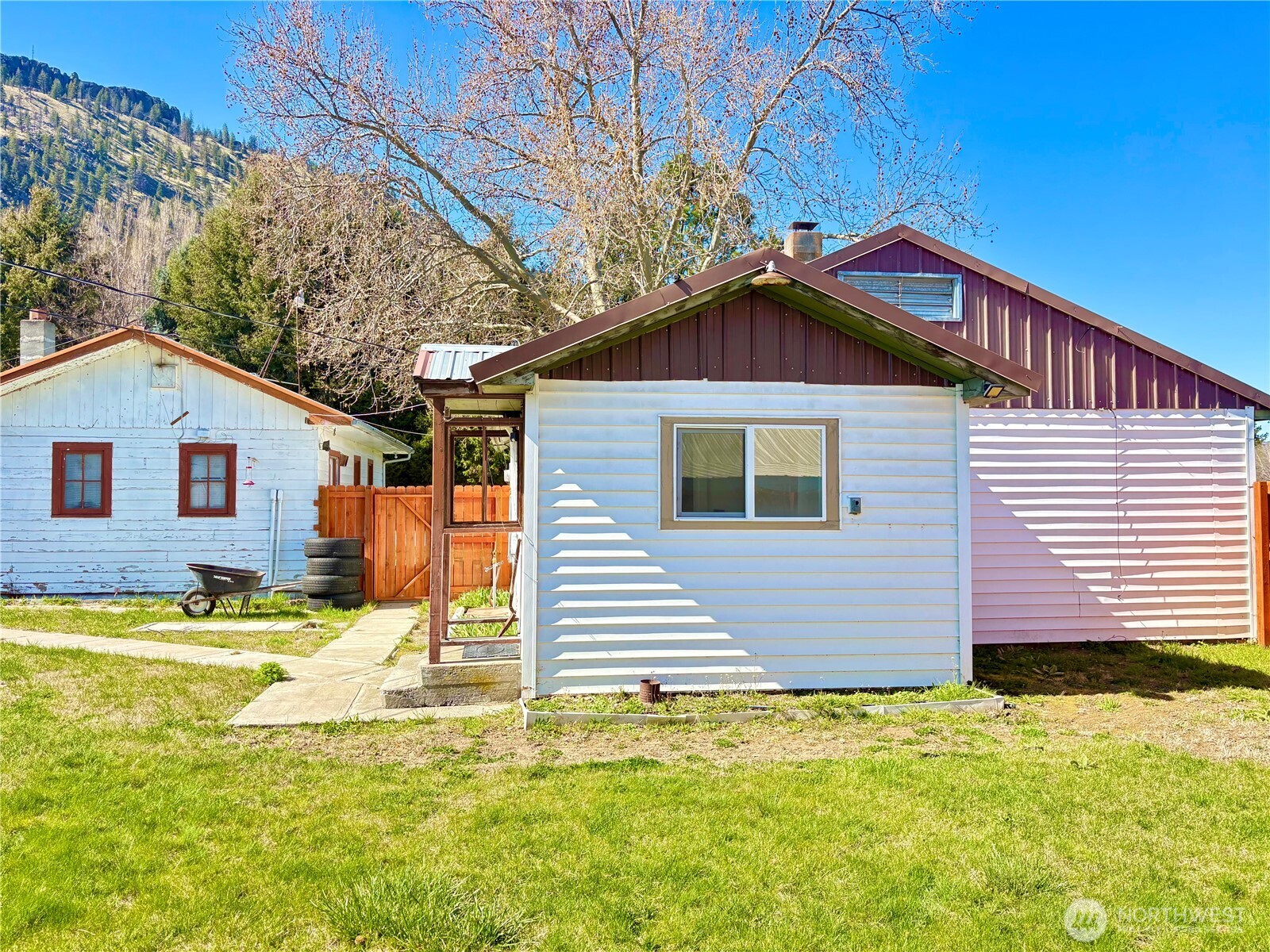 320 S Central Street , Brewster, WA 98812