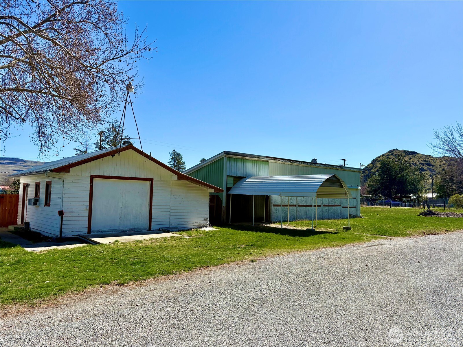 320 S Central Street , Brewster, WA 98812