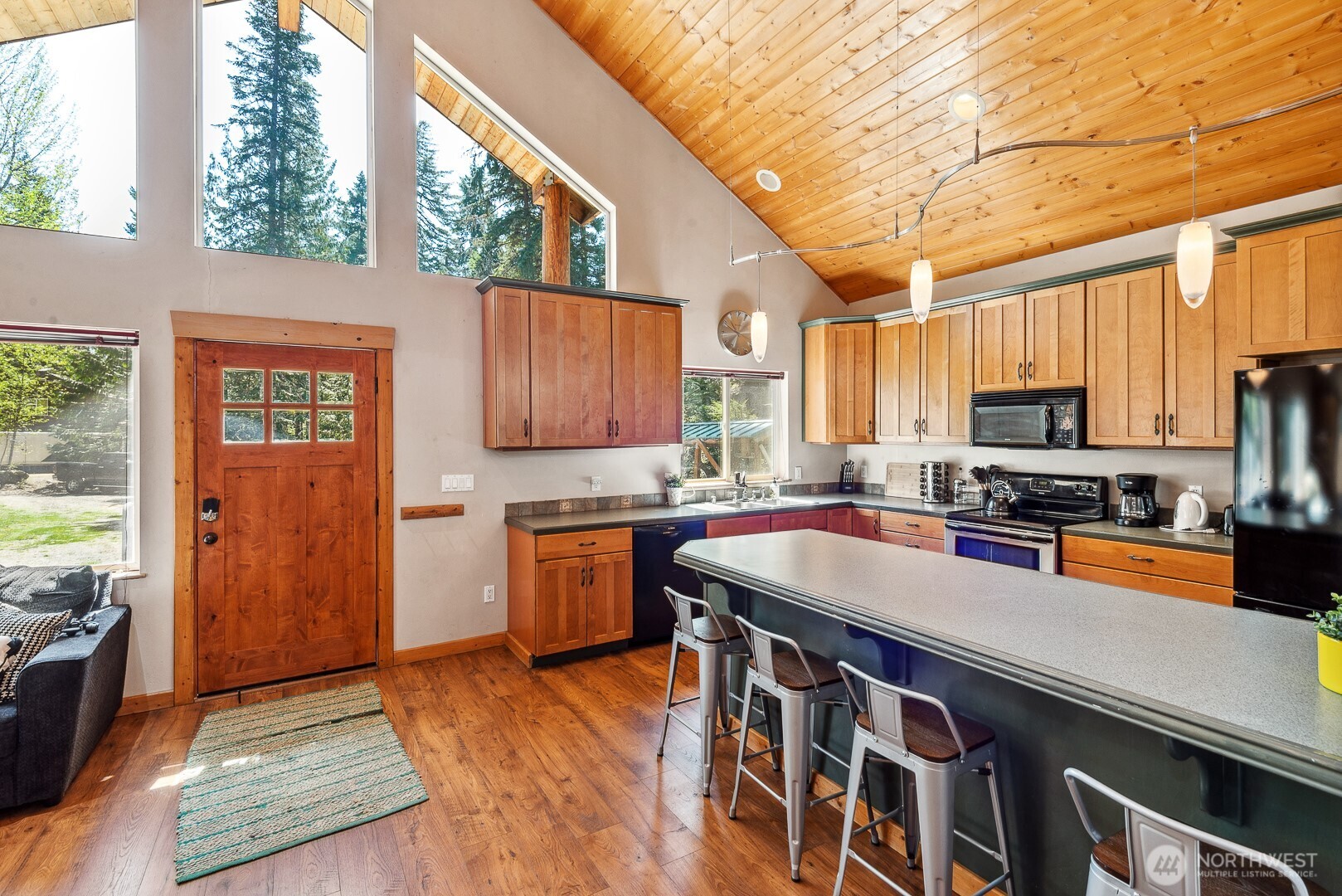 251 Kachess River Road , Easton, WA 98925