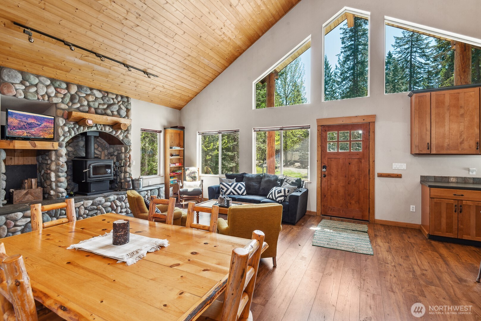 251 Kachess River Road , Easton, WA 98925