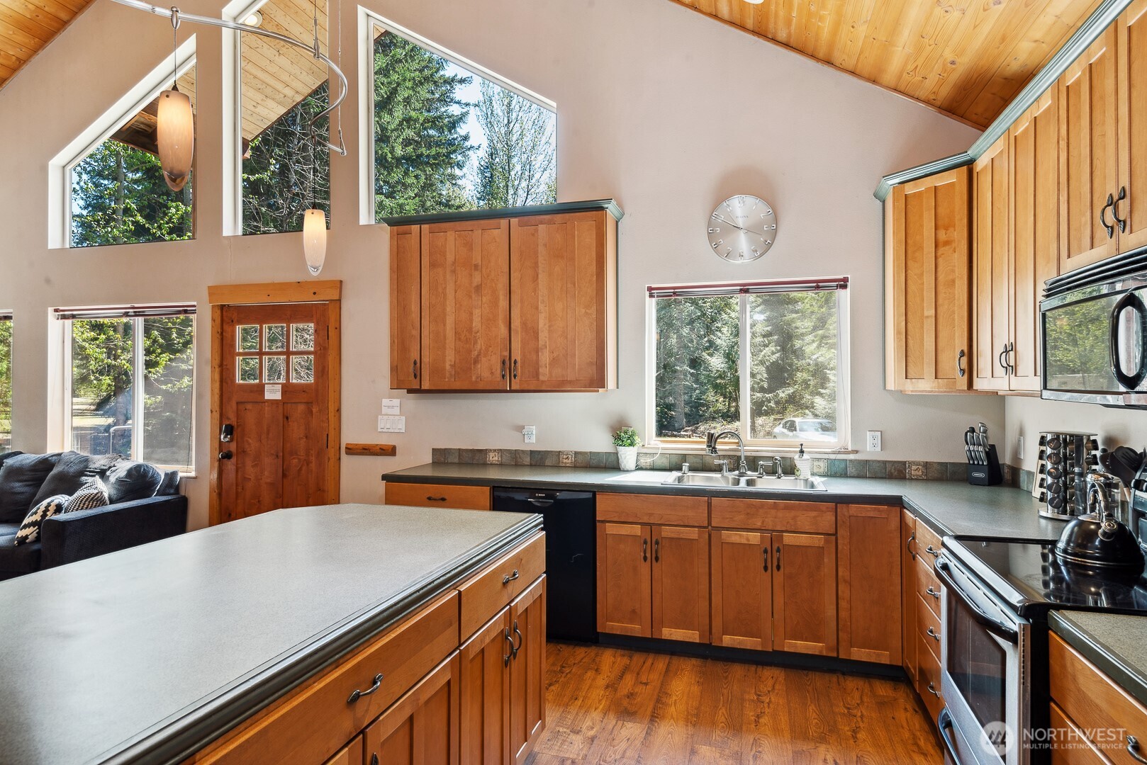 251 Kachess River Road , Easton, WA 98925