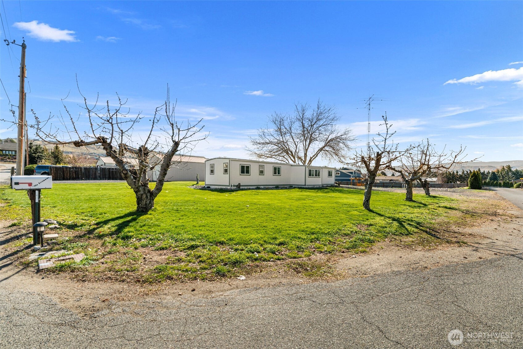 420 30th Street NW, East Wenatchee, WA 98802