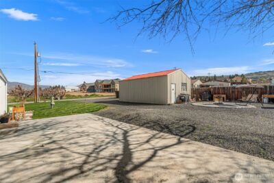 420 30th Street NW, East Wenatchee, WA 98802 - Photo 9