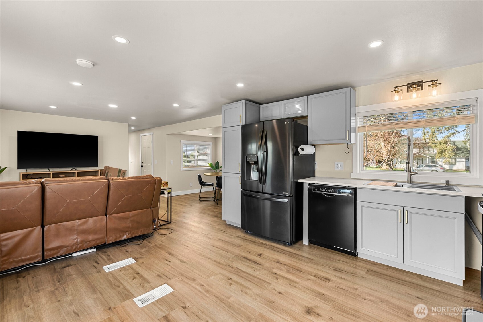 420 30th Street NW, East Wenatchee, WA 98802