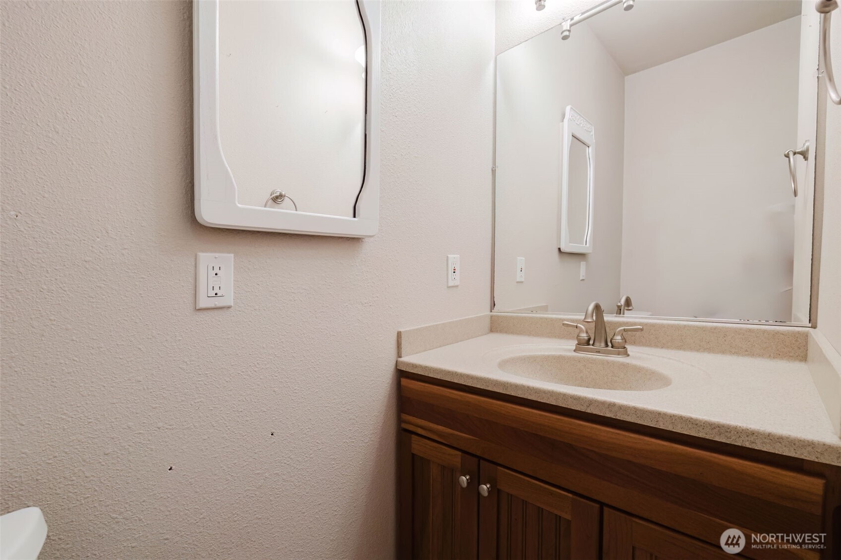 7600 Sandy Way NE, Poulsbo, WA 98370