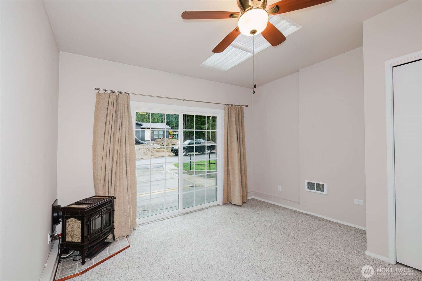 7600 Sandy Way NE, Poulsbo, WA 98370