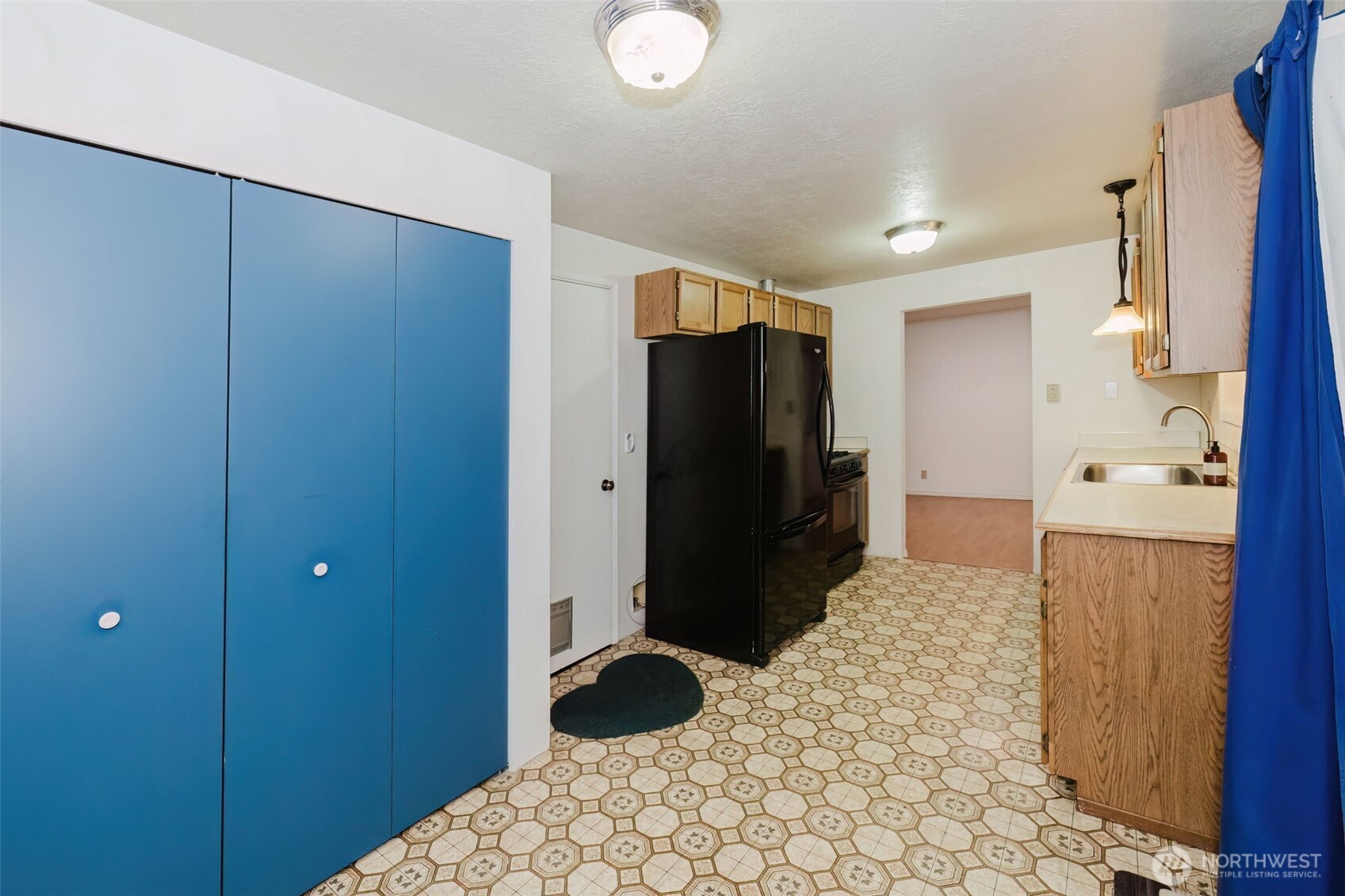 7600 Sandy Way NE, Poulsbo, WA 98370