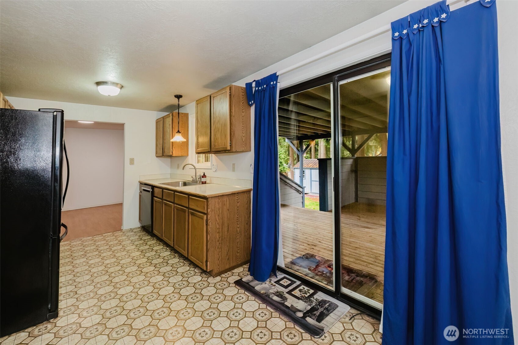 7600 Sandy Way NE, Poulsbo, WA 98370