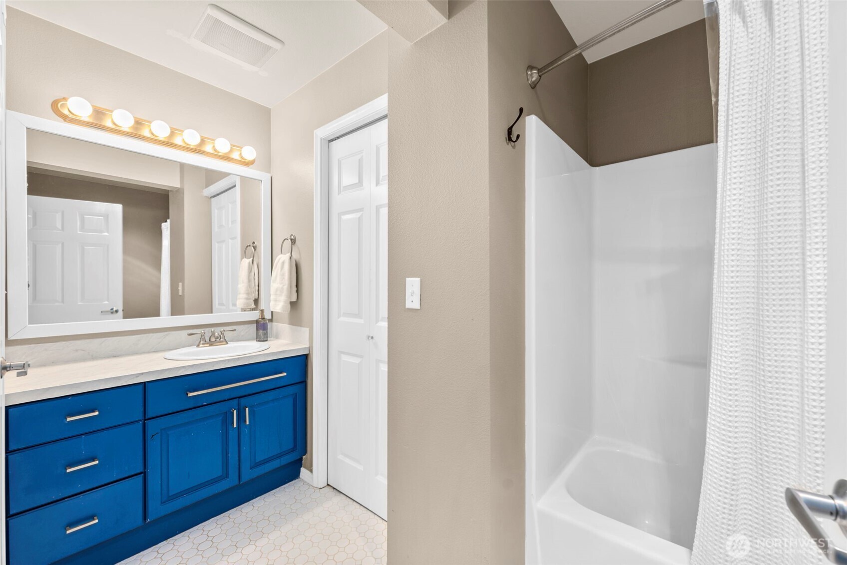 218 Broadway #5, Tacoma, WA 98402