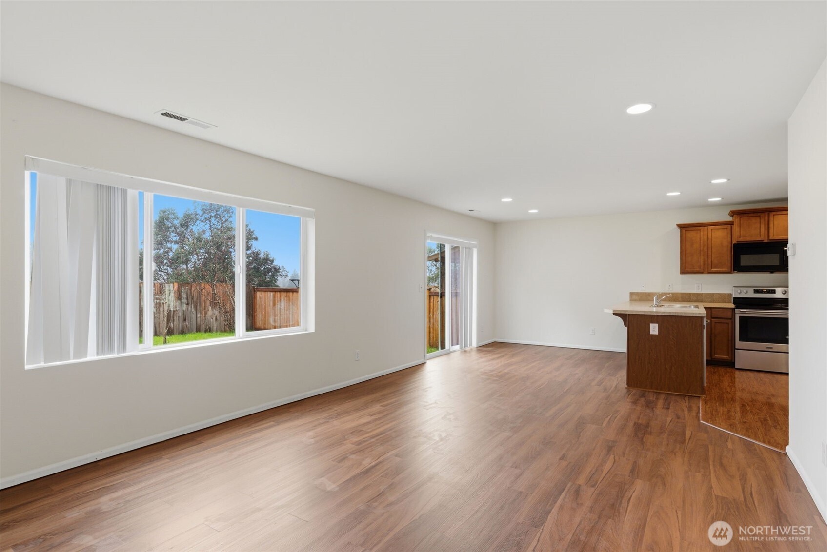 4244 E Roosevelt Avenue , Tacoma, WA 98404