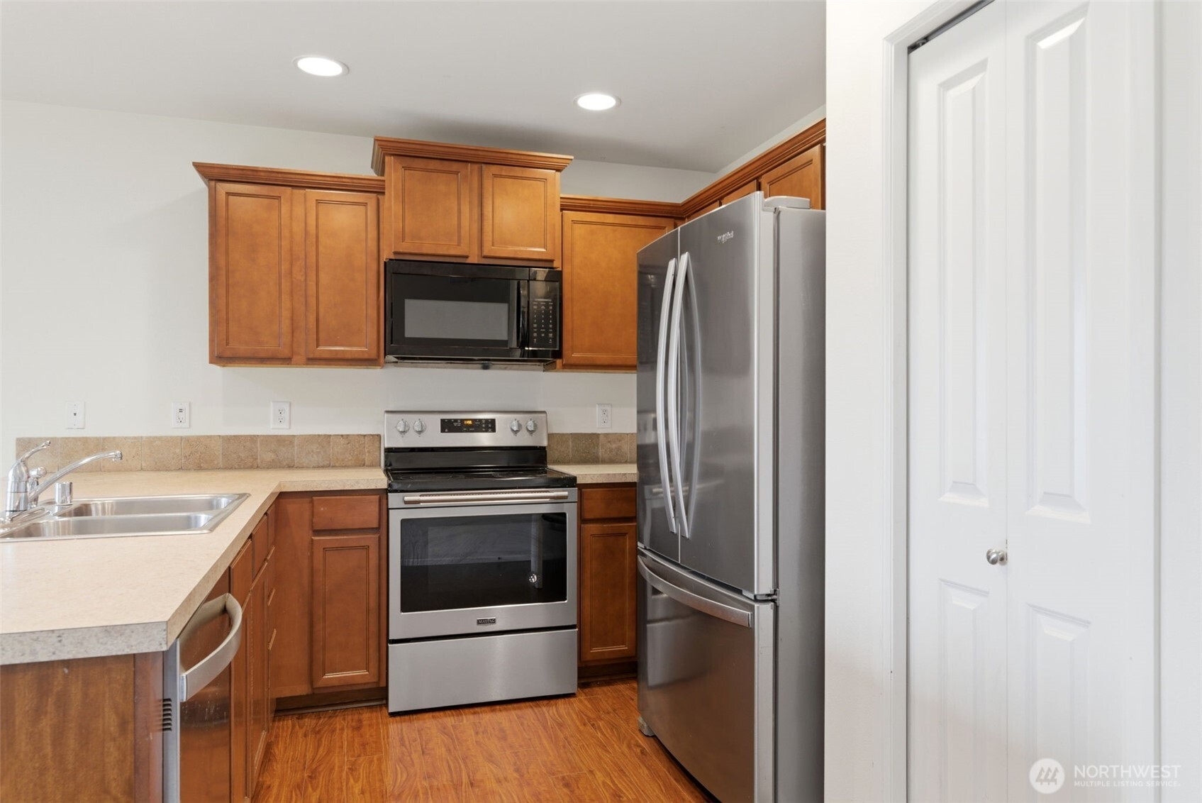 4244 E Roosevelt Avenue , Tacoma, WA 98404