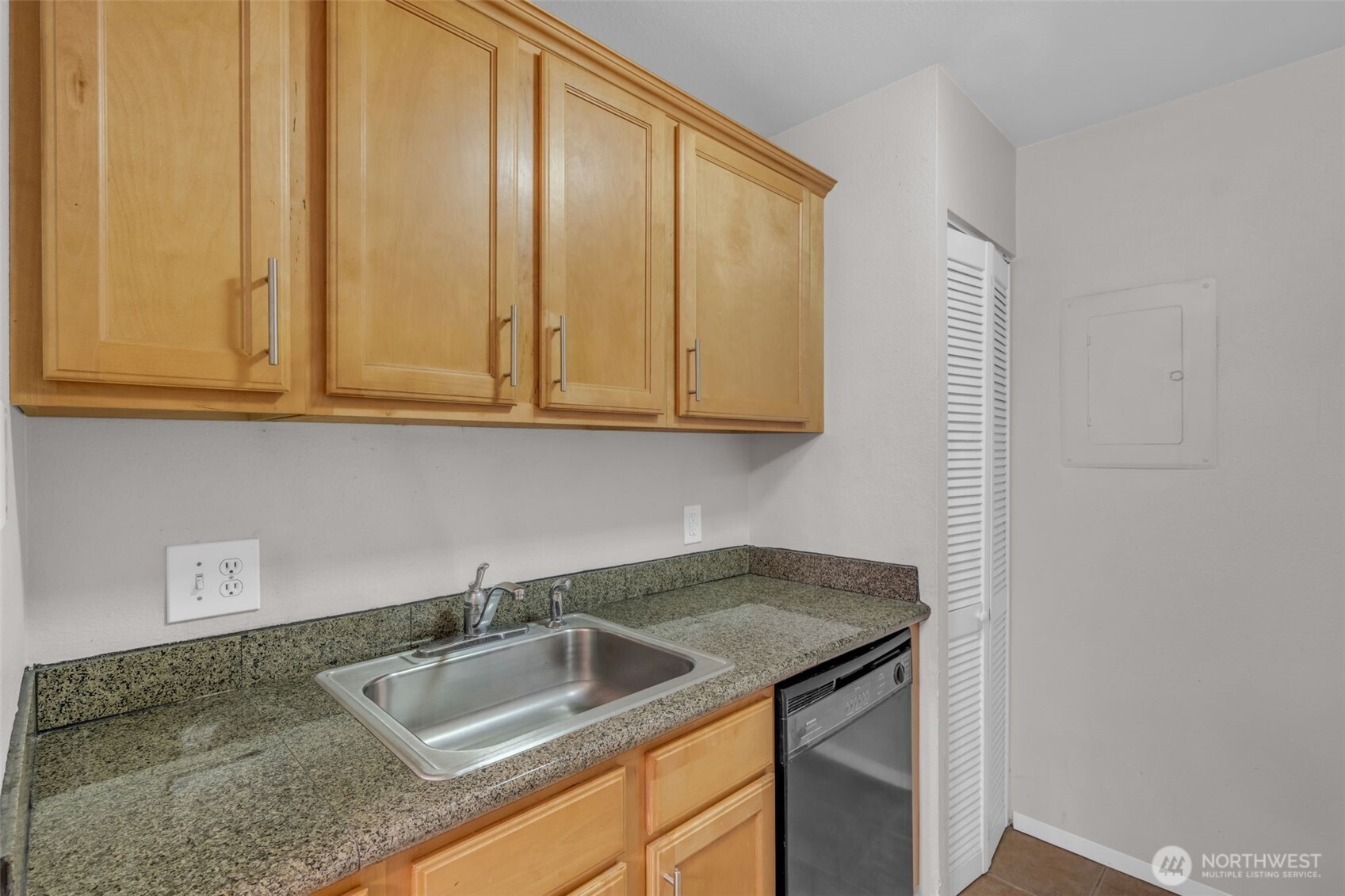 6105 N 16th St #N103, Tacoma, WA 98406