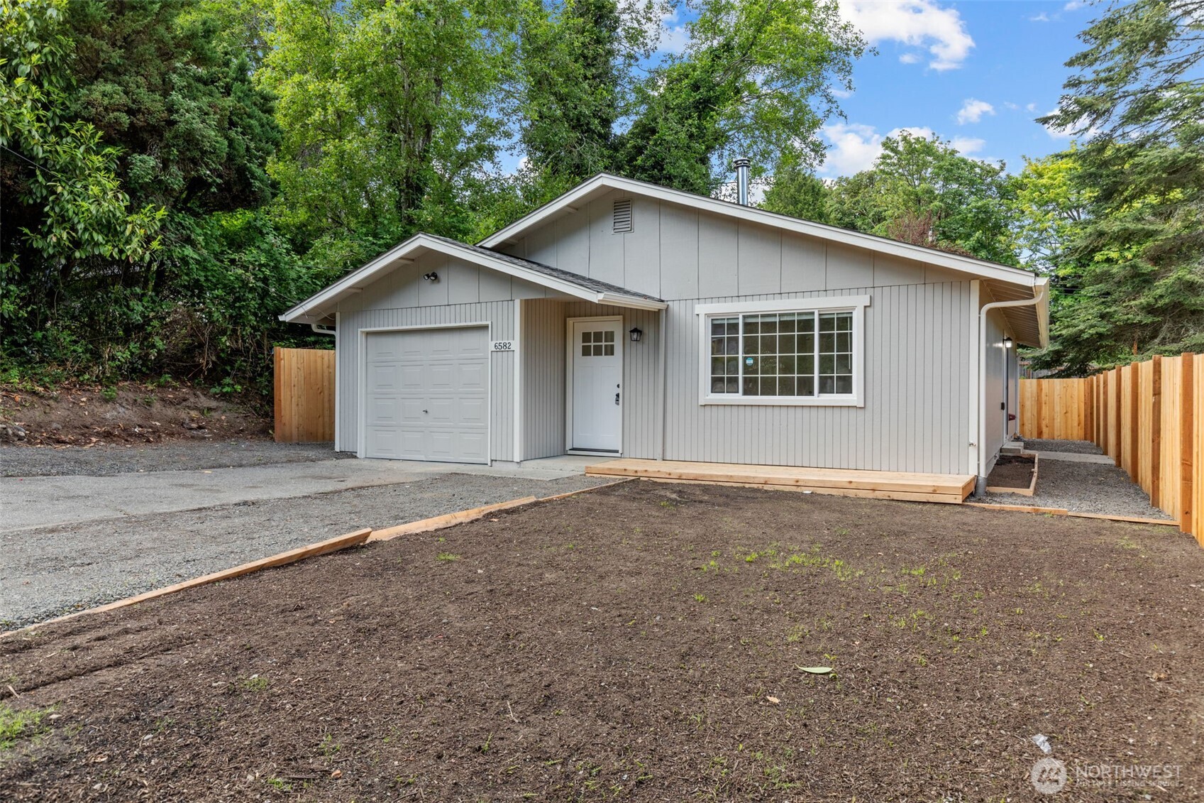 6582 NE Pear Street , Suquamish, WA 98392