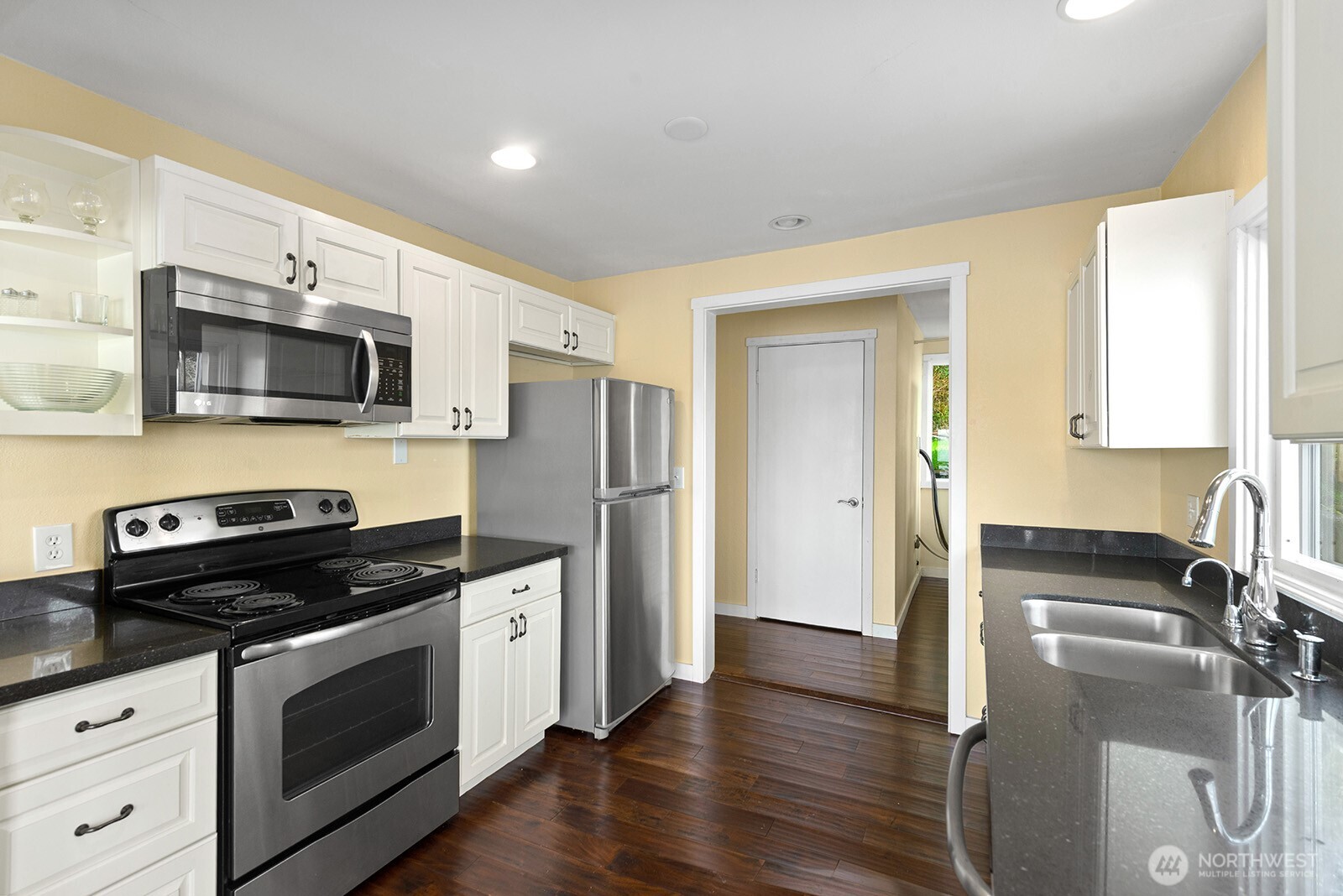 8032 SW Hawthorne Lane , Vashon, WA 98070