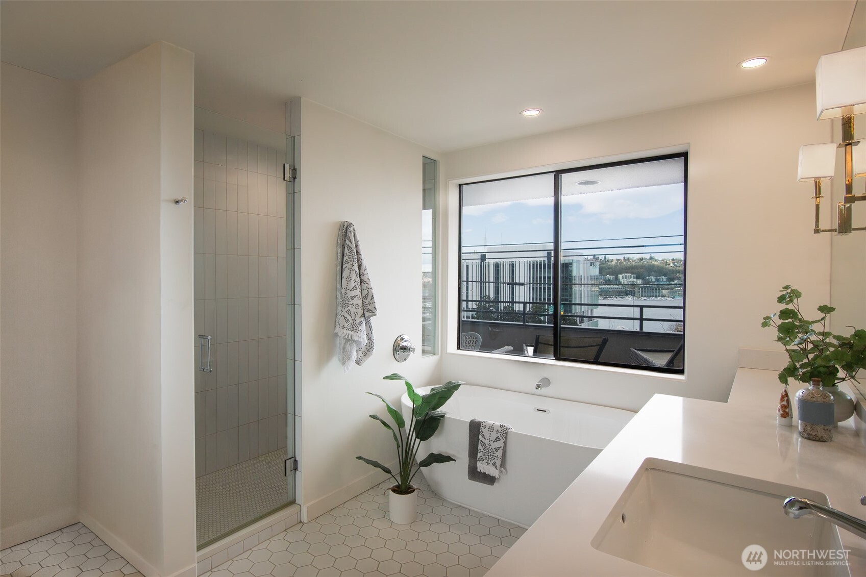 1118 Lakeview Boulevard E #100, Seattle, WA 98102