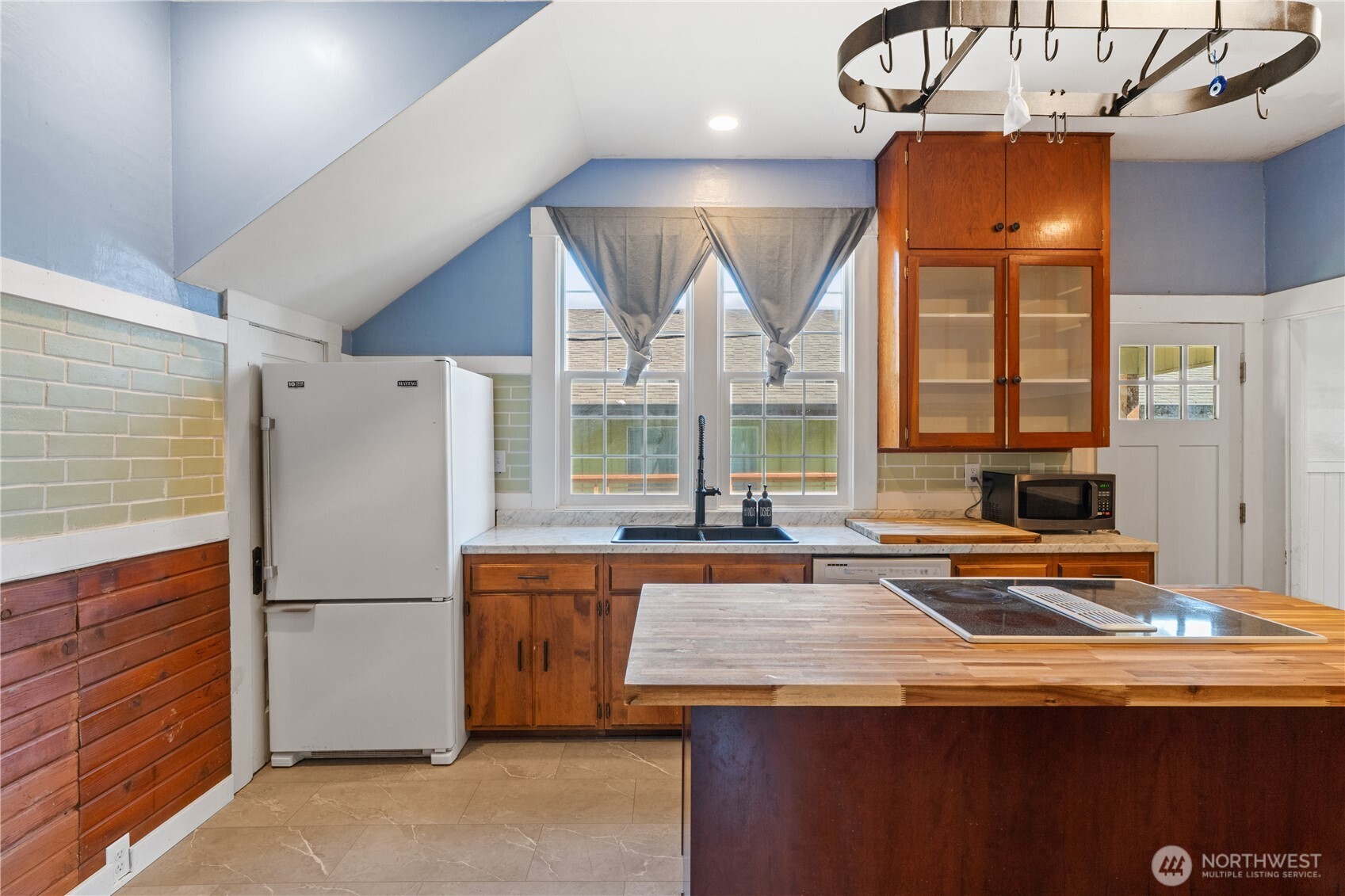 626 Eklund Avenue , Hoquiam, WA 98550