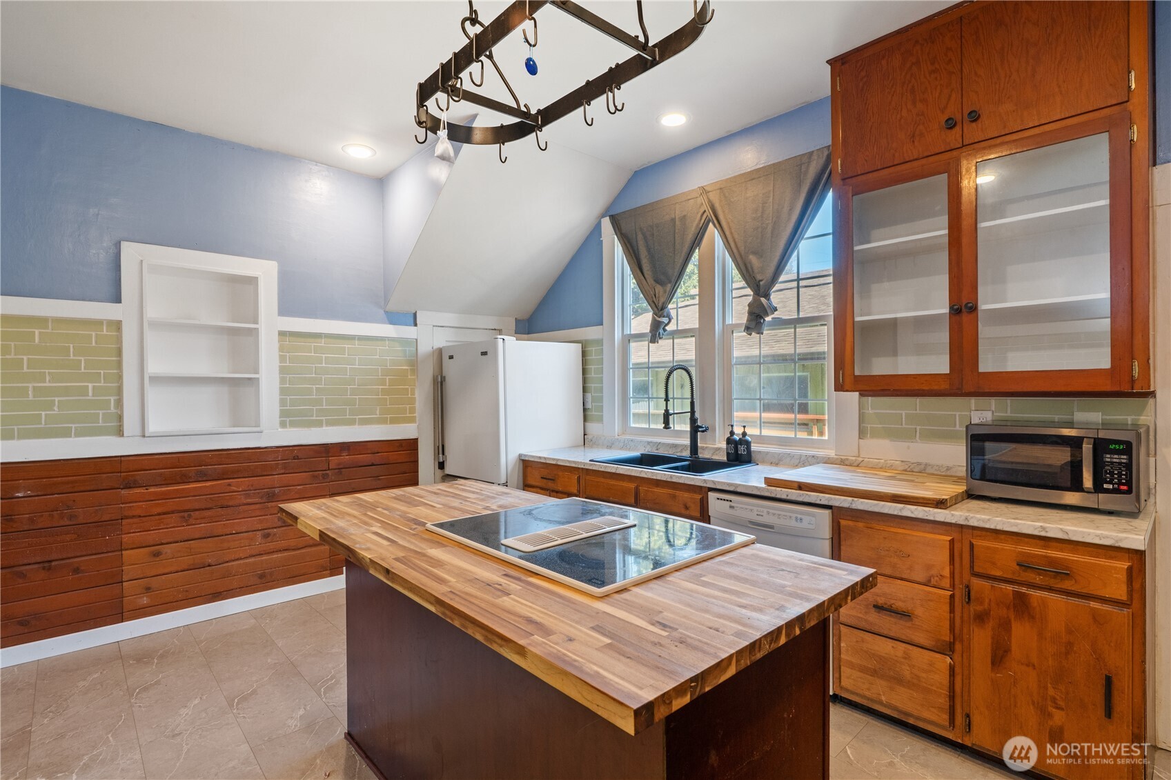 626 Eklund Avenue , Hoquiam, WA 98550