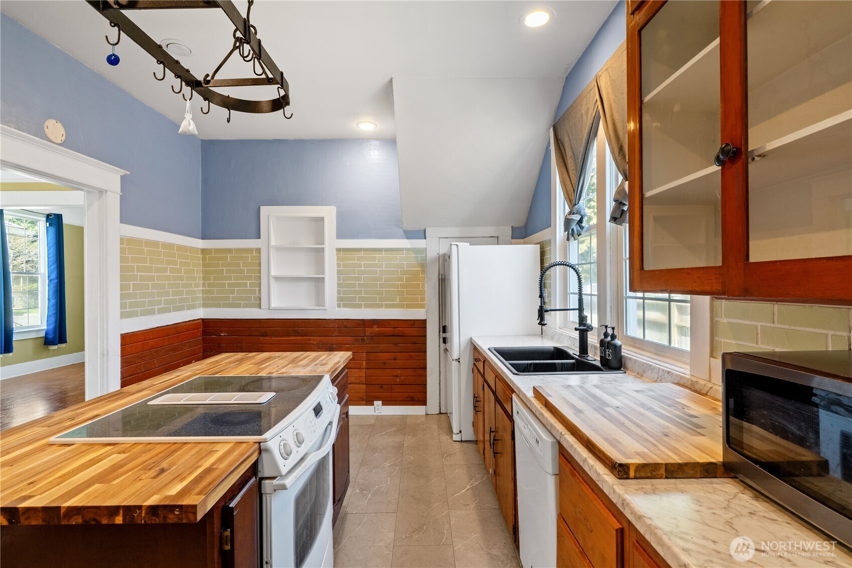626 Eklund Avenue , Hoquiam, WA 98550