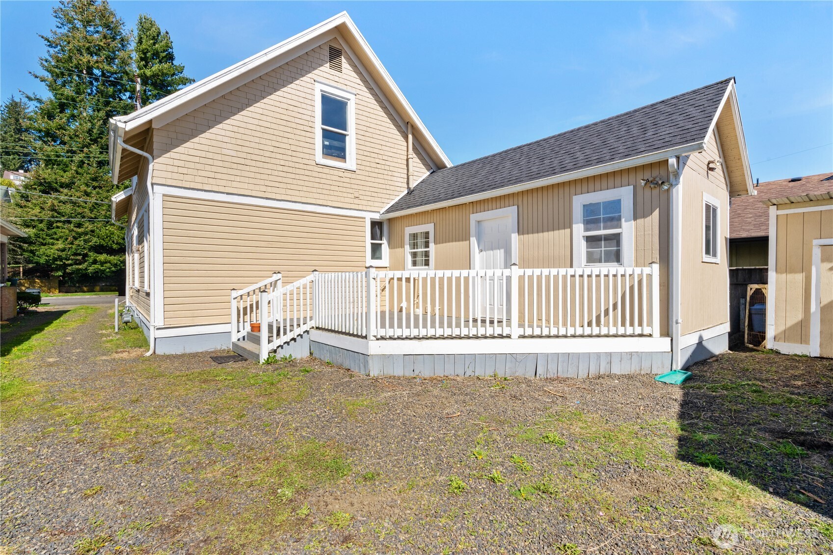 626 Eklund Avenue , Hoquiam, WA 98550