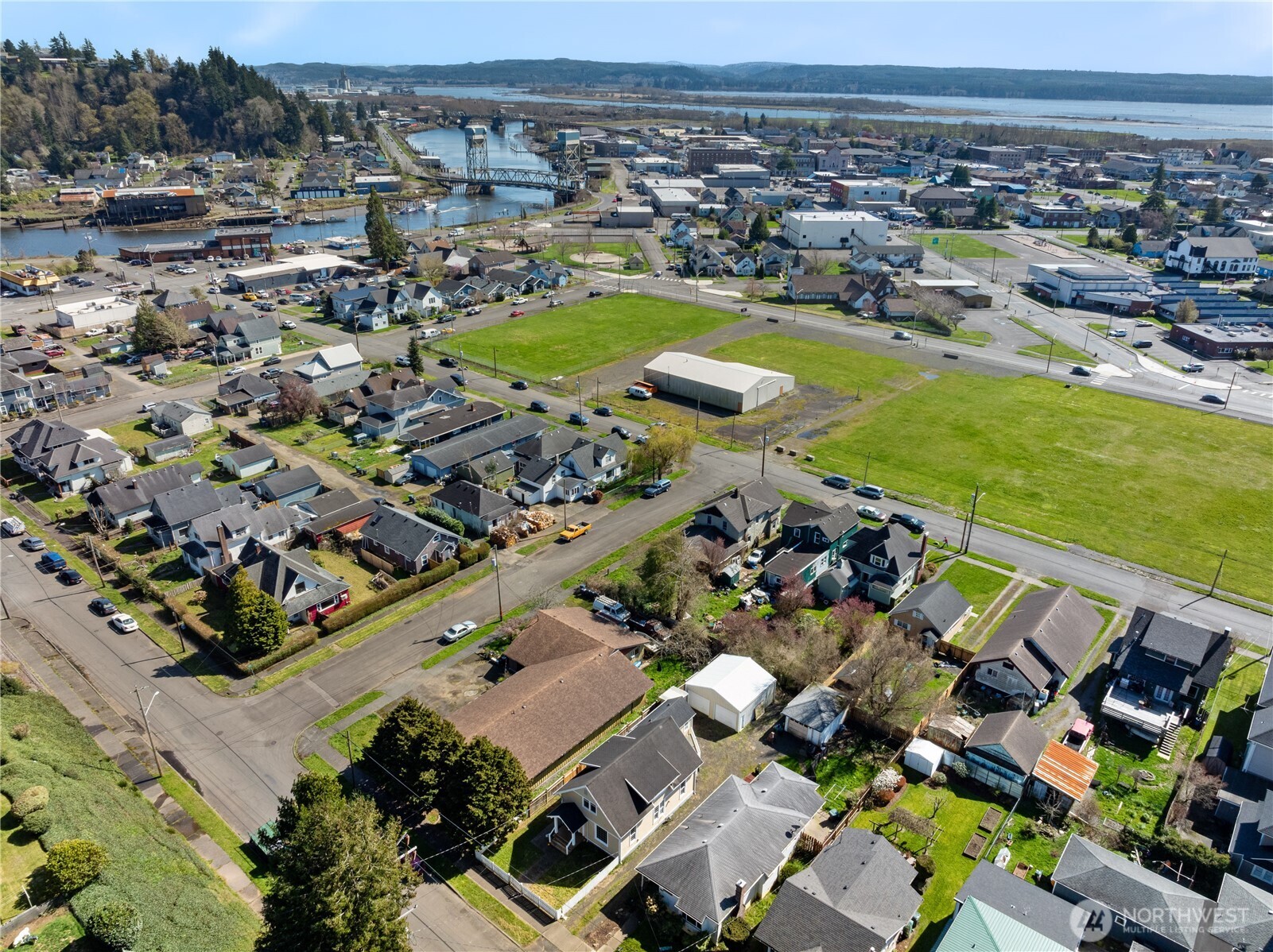 626 Eklund Avenue , Hoquiam, WA 98550