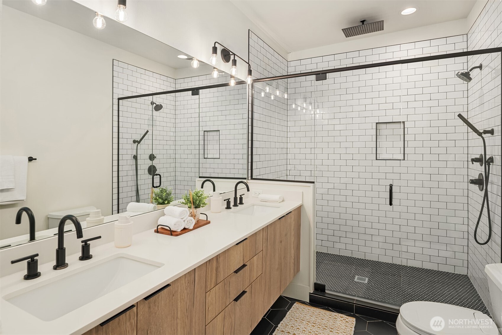 2337 10th Avenue E #D, Seattle, WA 98102