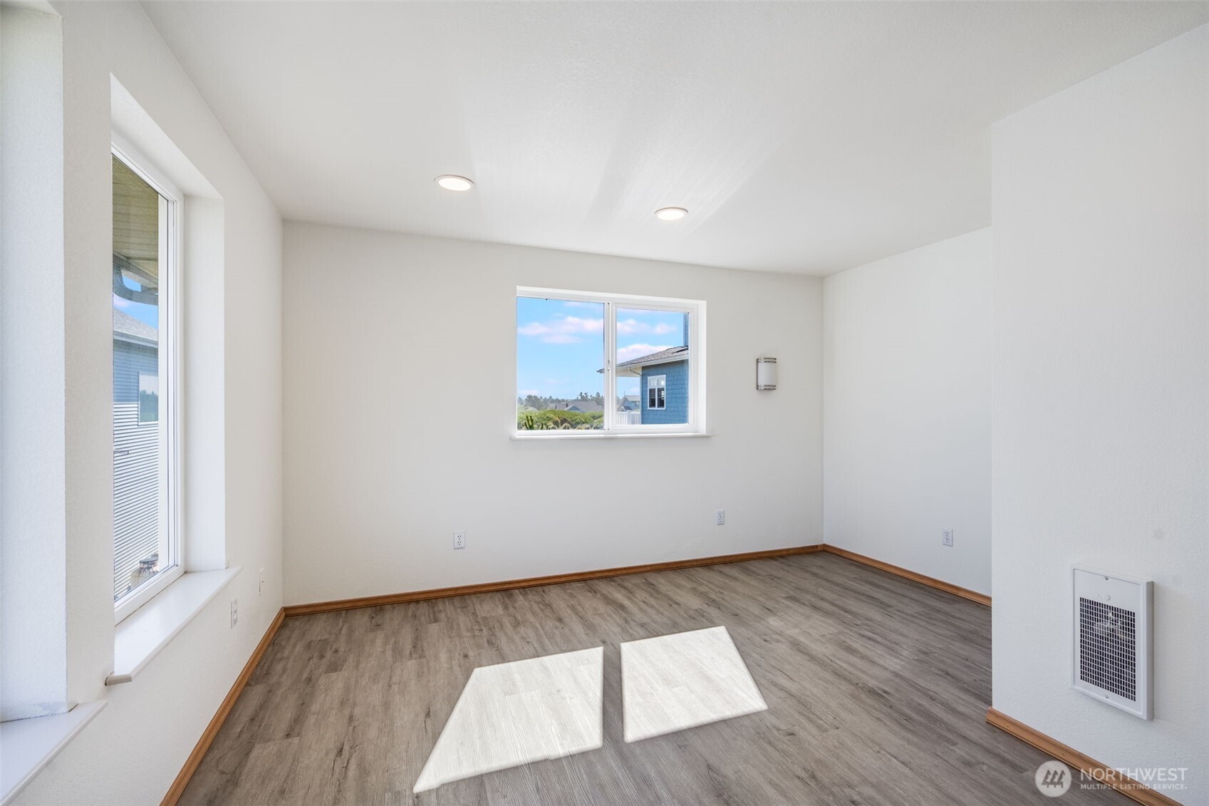 983 S Sand Dune , Ocean Shores, WA 98569-9467