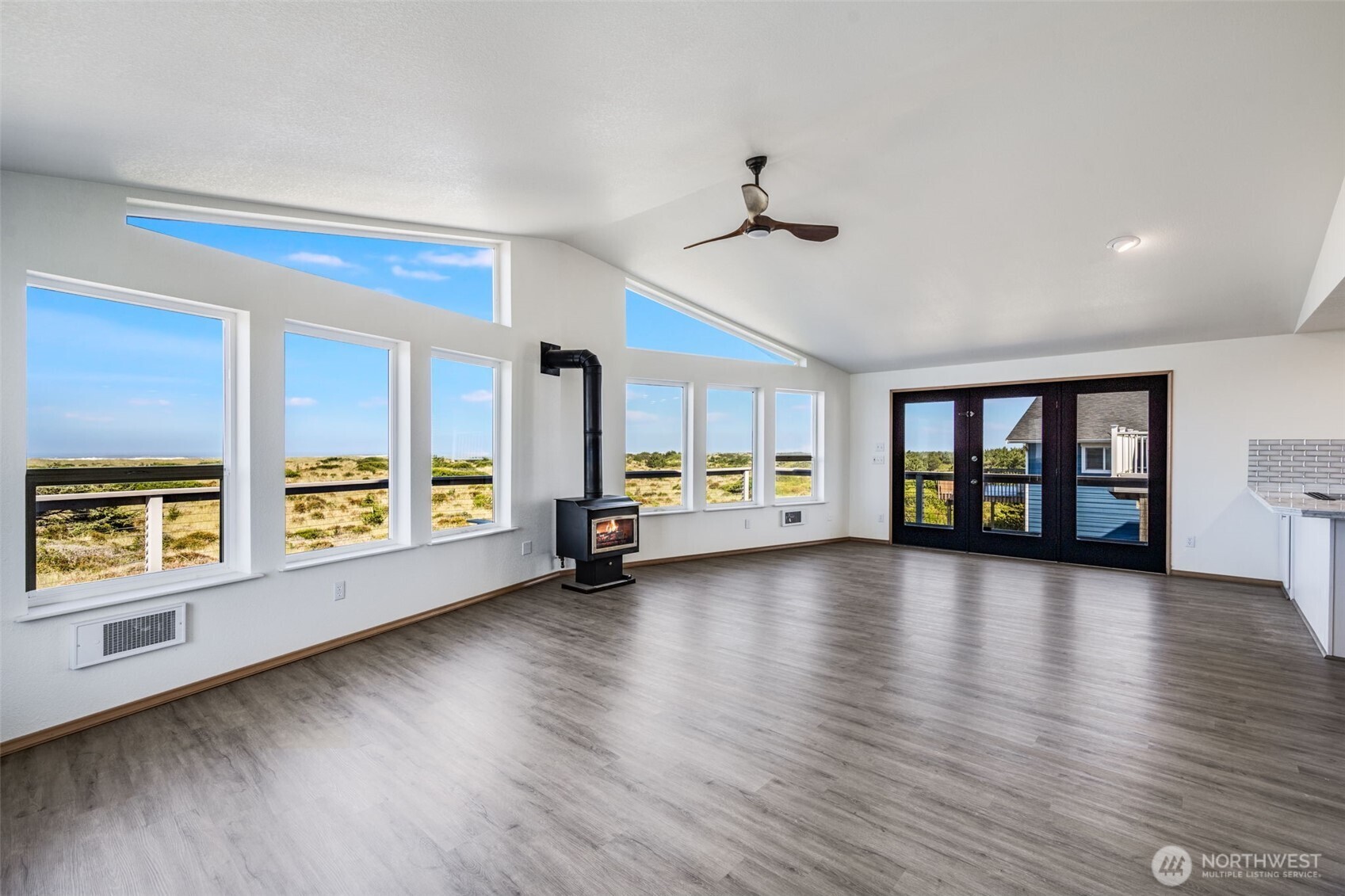 983 S Sand Dune , Ocean Shores, WA 98569-9467