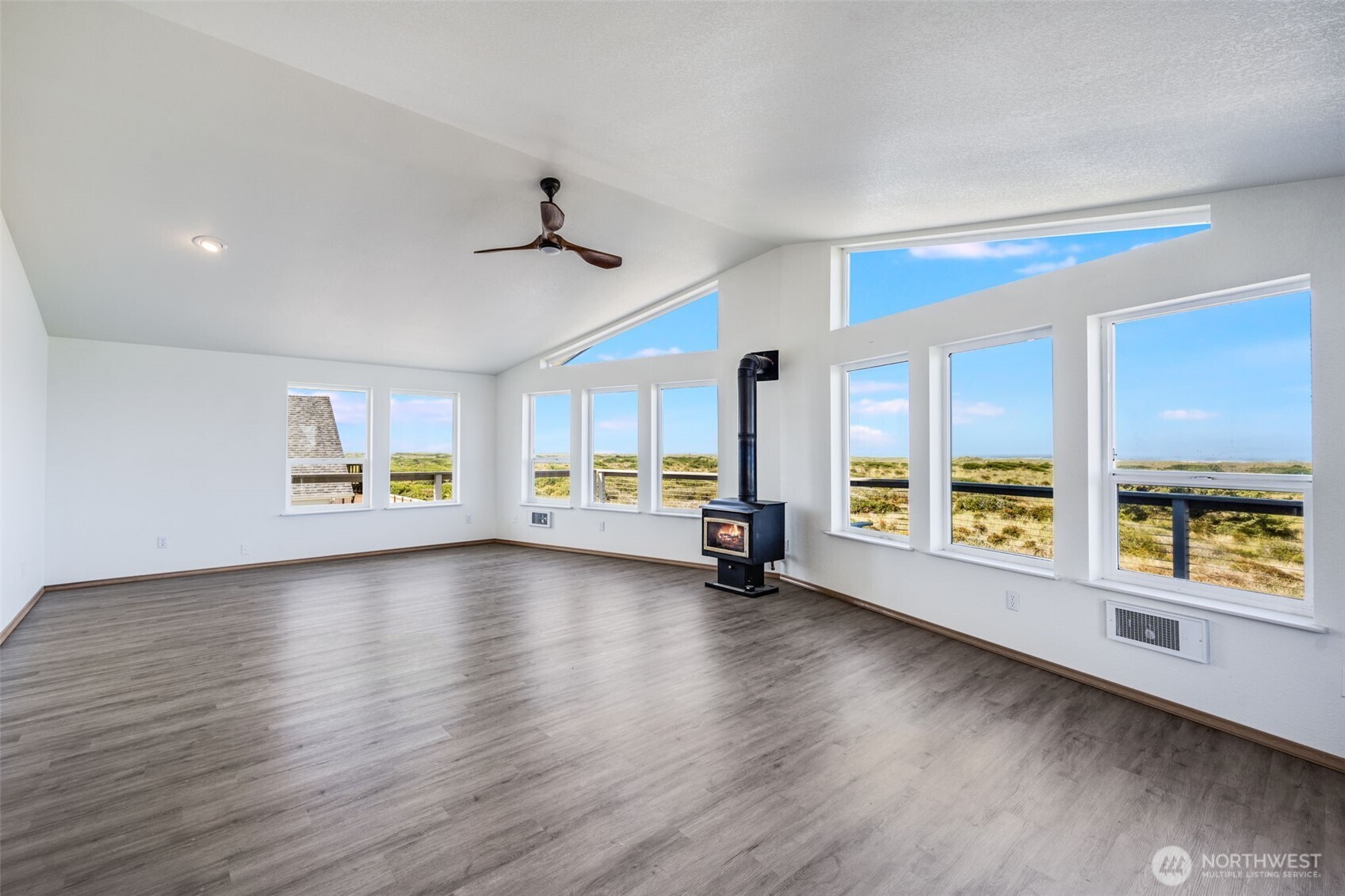 983 S Sand Dune , Ocean Shores, WA 98569-9467