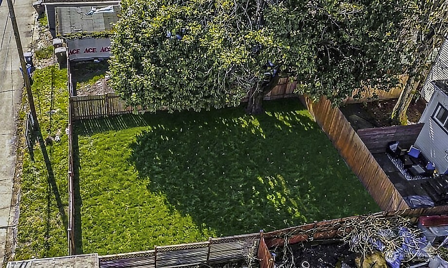 909 S Ainsworth Avenue , Tacoma, WA 98405