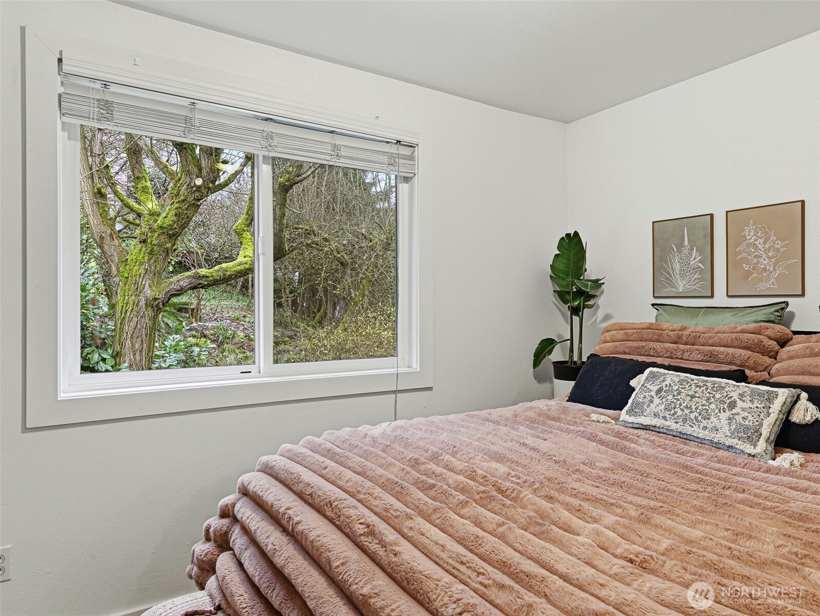 301 W Raye Street #201, Seattle, WA 98119