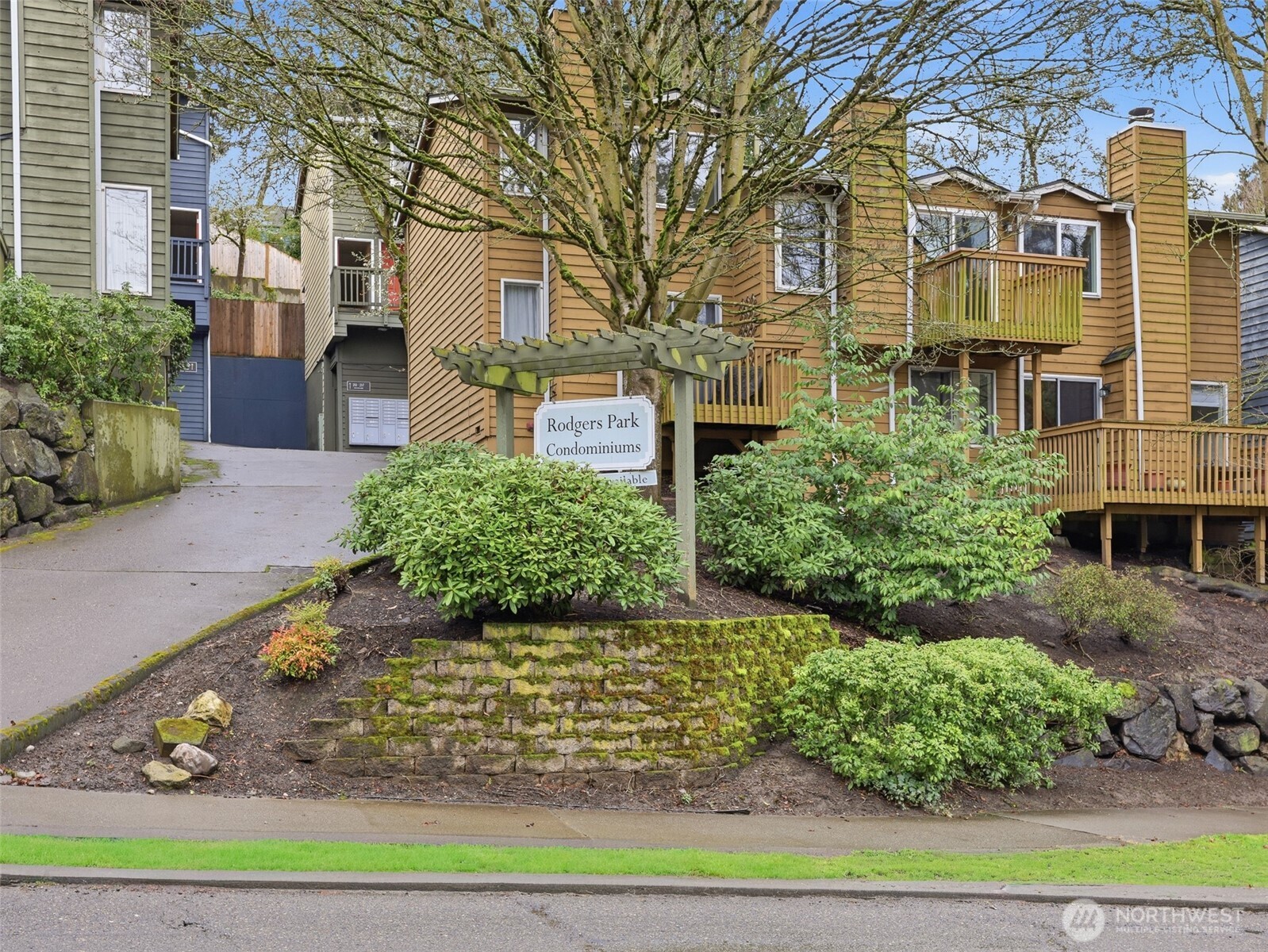 301 W Raye Street #201, Seattle, WA 98119