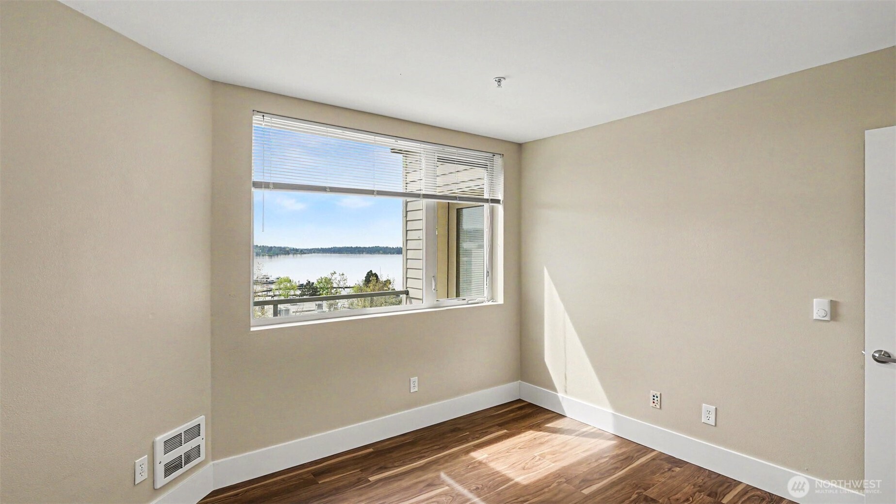 220 1st Street #402, Kirkland, WA 98033