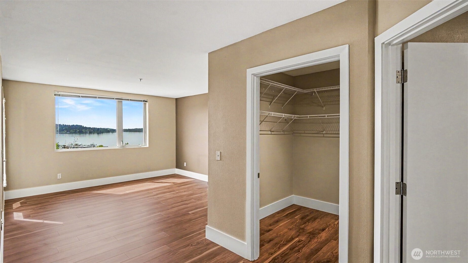 220 1st Street #402, Kirkland, WA 98033