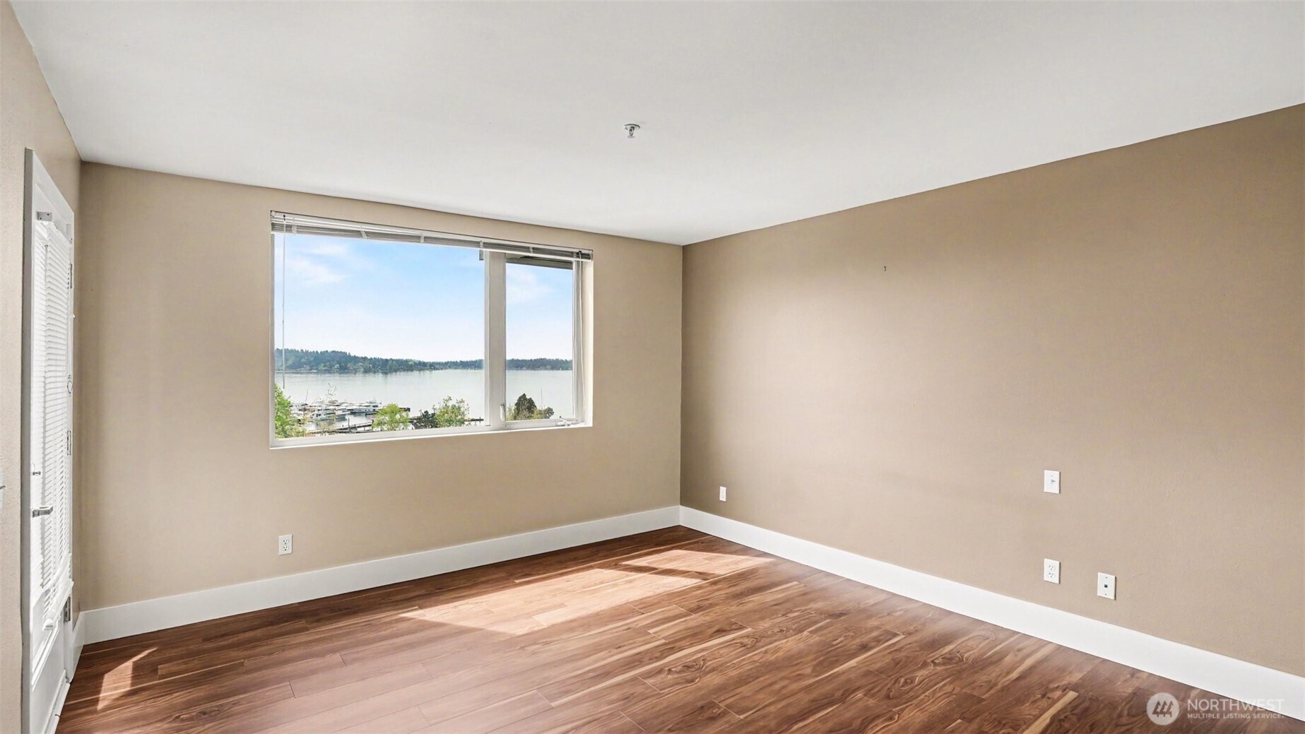 220 1st Street #402, Kirkland, WA 98033