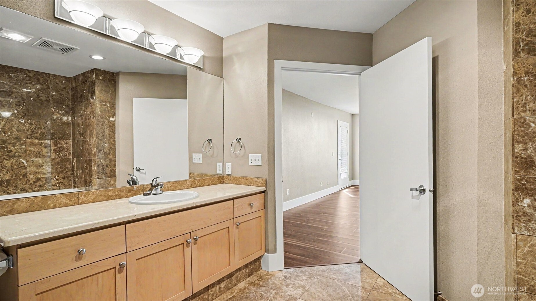 220 1st Street #402, Kirkland, WA 98033