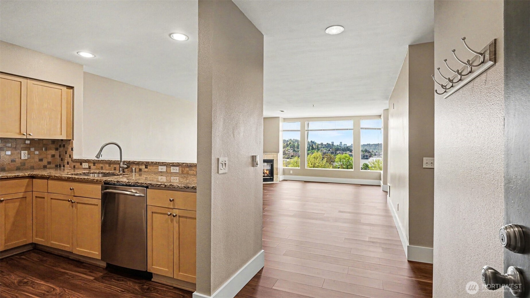 220 1st Street #402, Kirkland, WA 98033