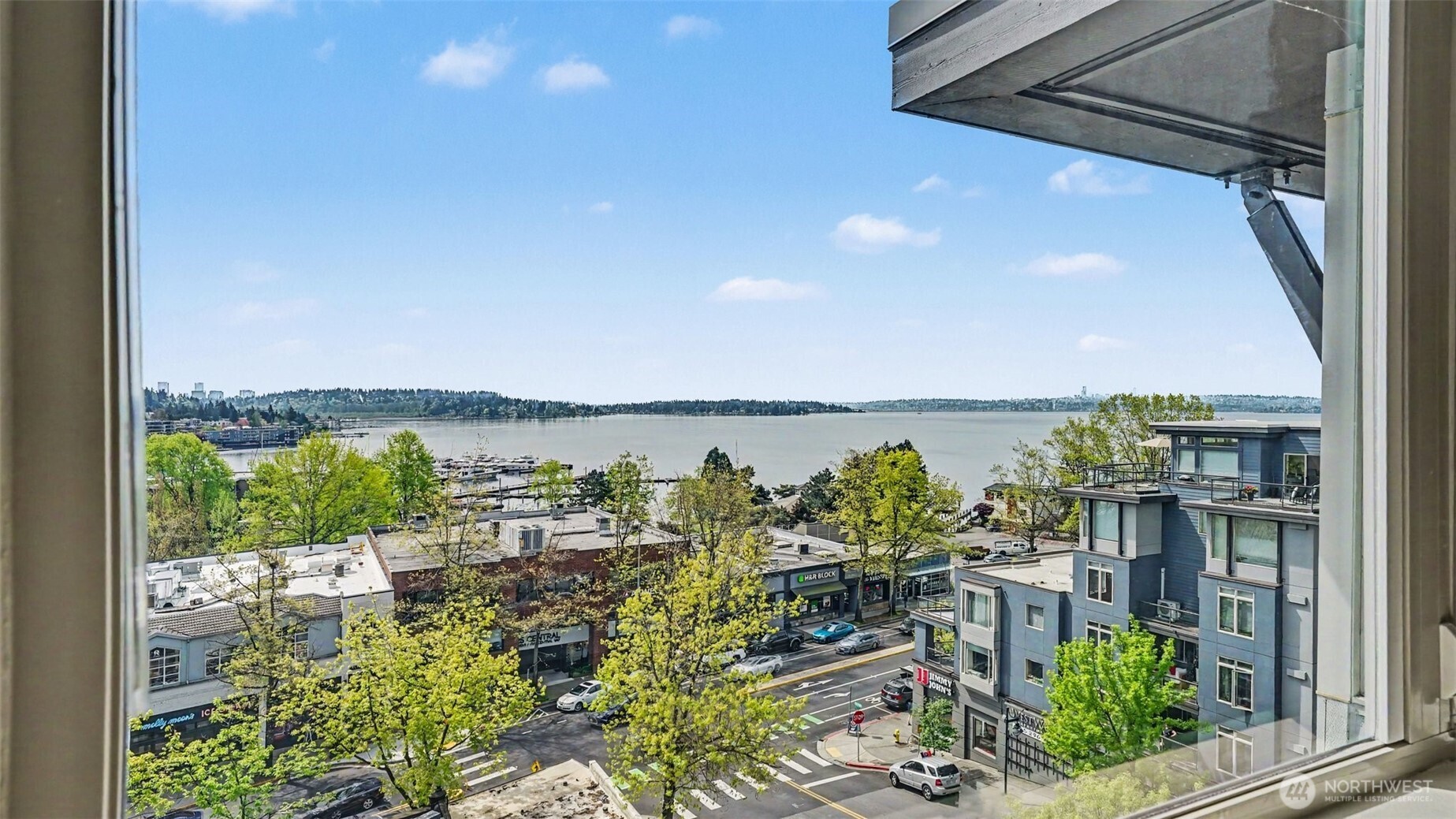 220 1st Street #402, Kirkland, WA 98033
