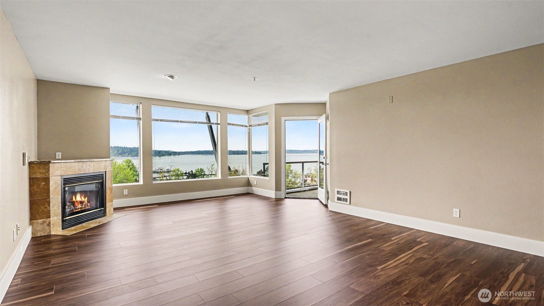 220 1st Street #402, Kirkland, WA 98033